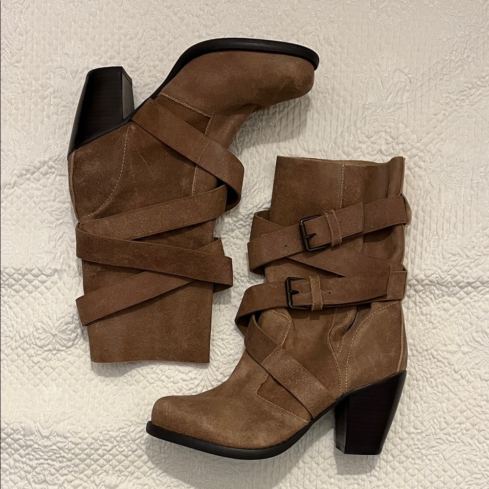 Max Studio Heeled Strap Boots 7.5 New